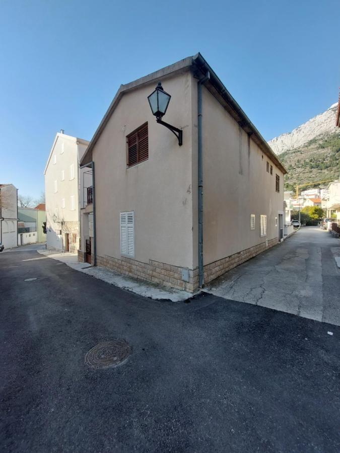 Story Apartment Baska Voda Luaran gambar