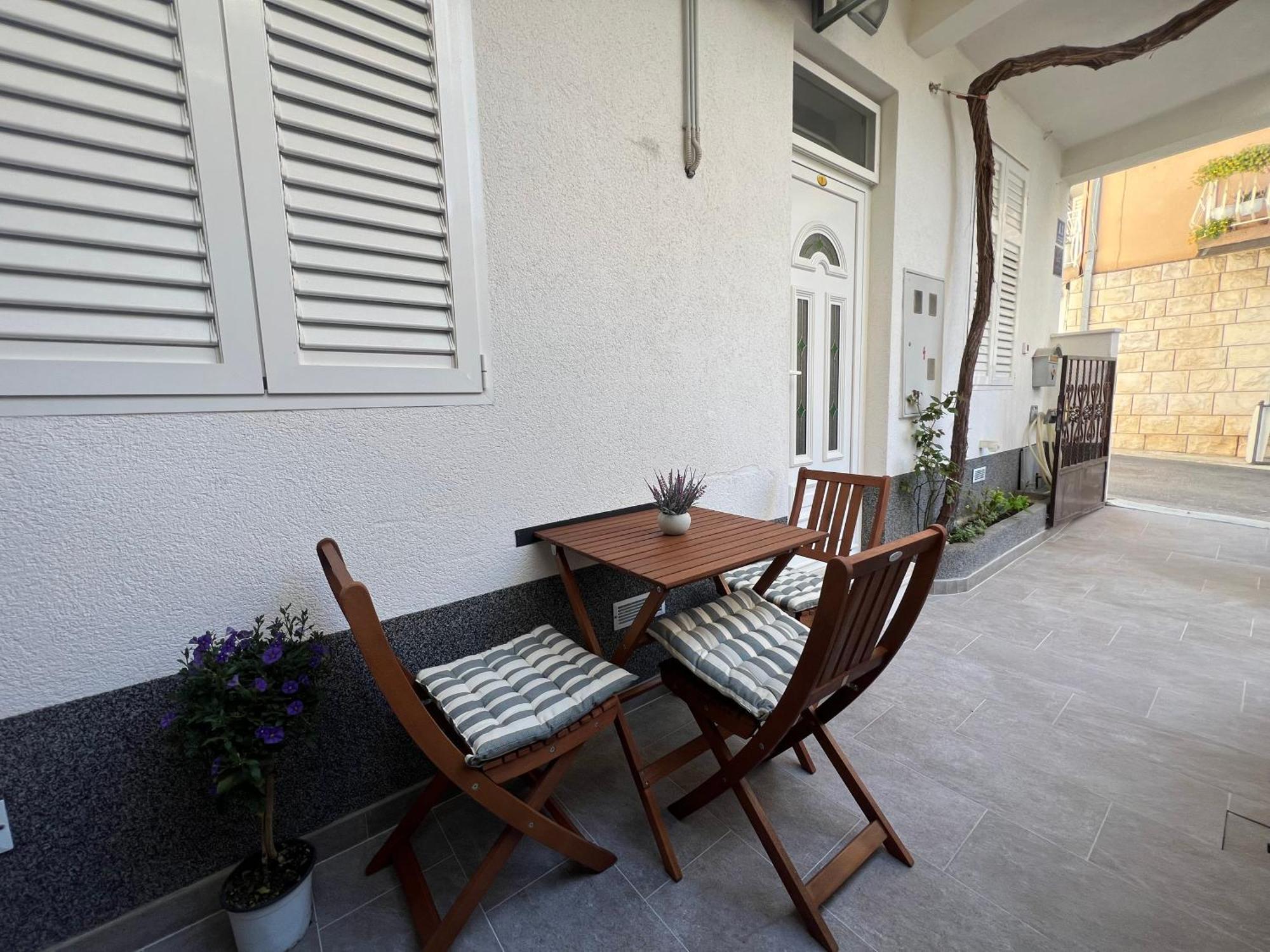 Story Apartment Baska Voda Luaran gambar