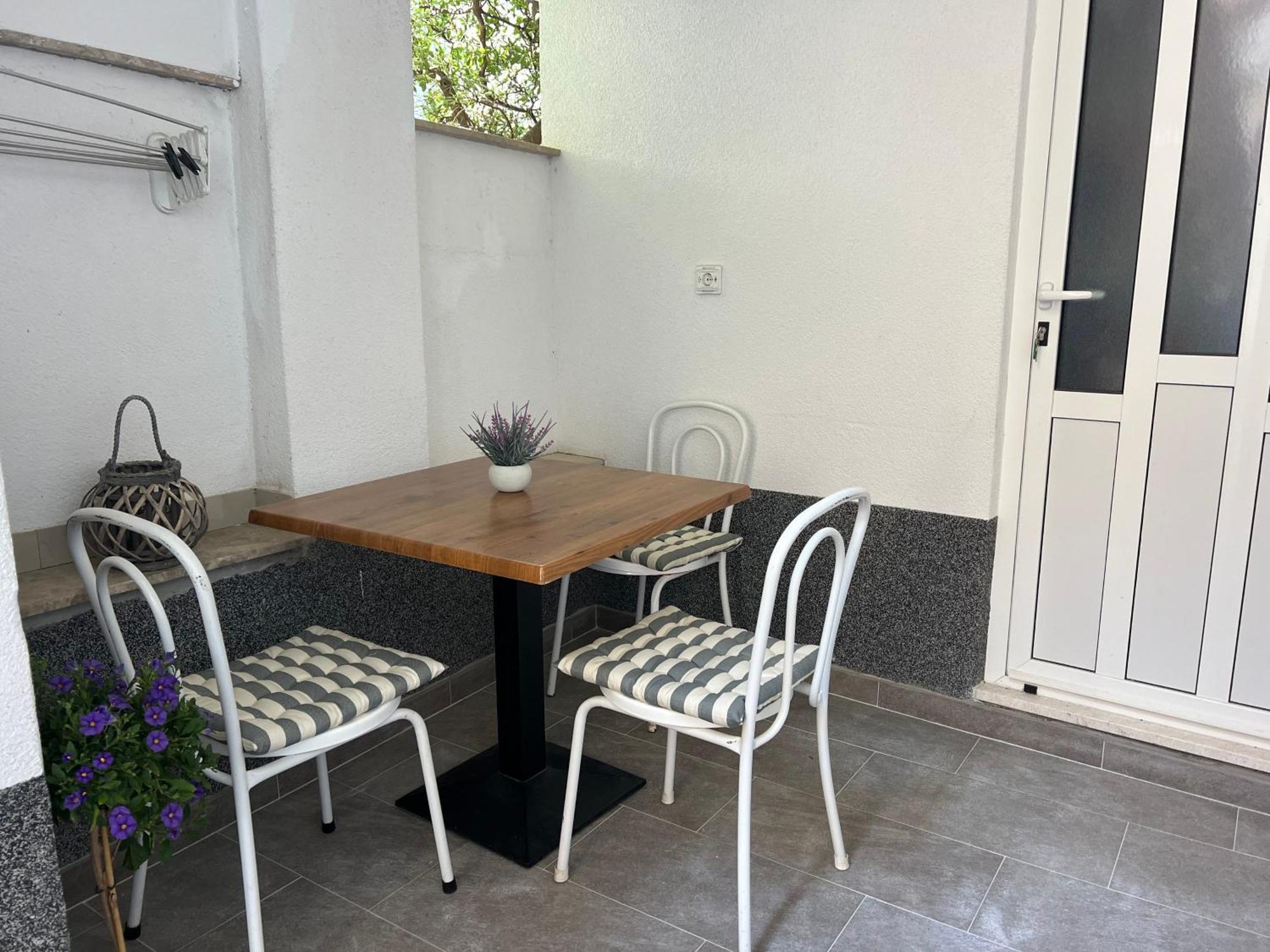 Story Apartment Baska Voda Luaran gambar
