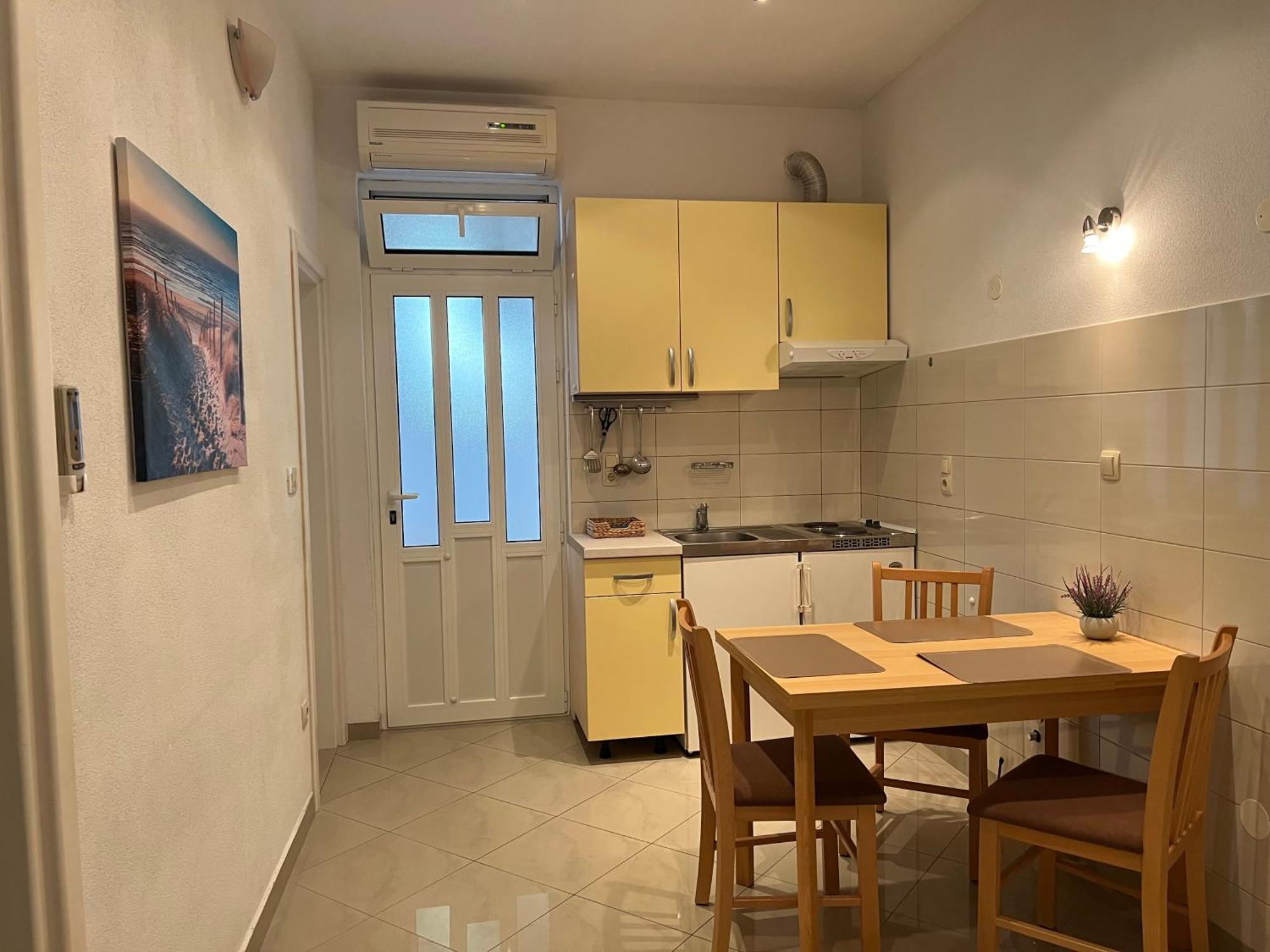 Story Apartment Baska Voda Luaran gambar