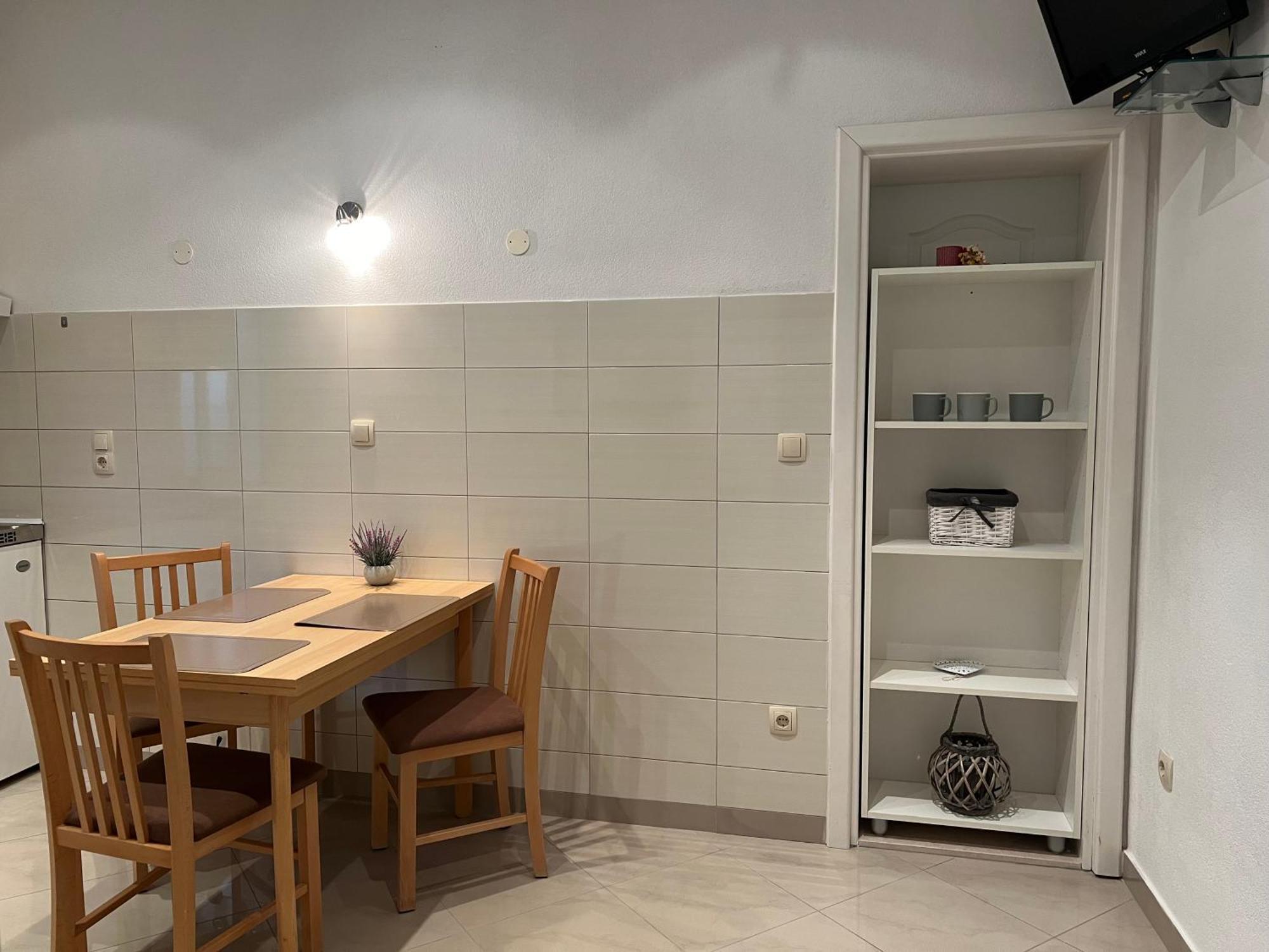 Story Apartment Baska Voda Luaran gambar