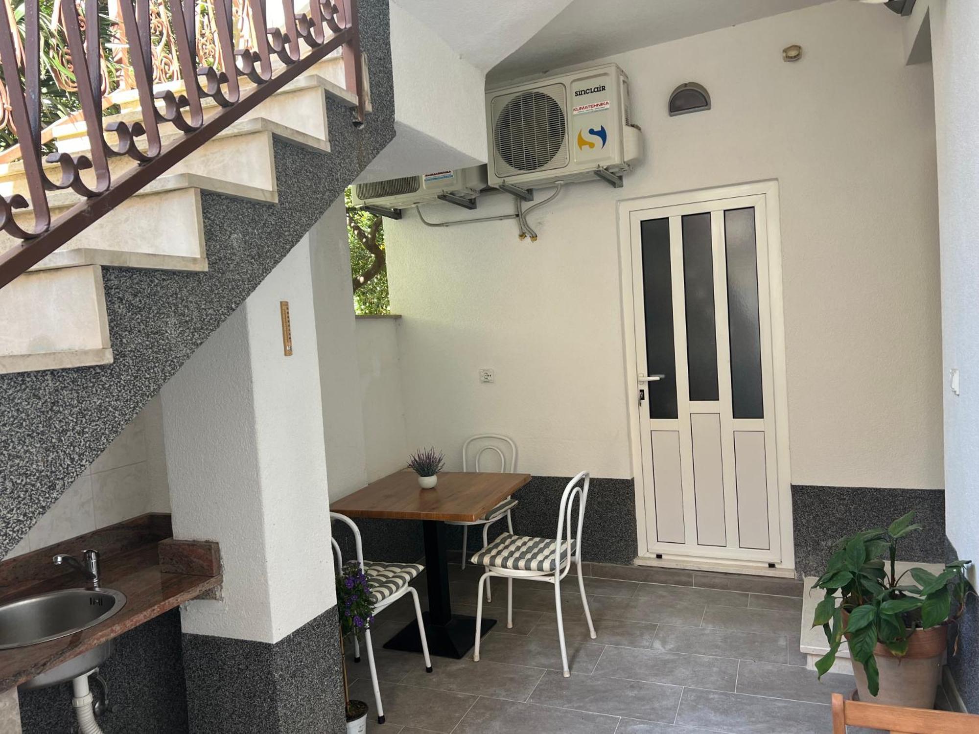 Story Apartment Baska Voda Luaran gambar