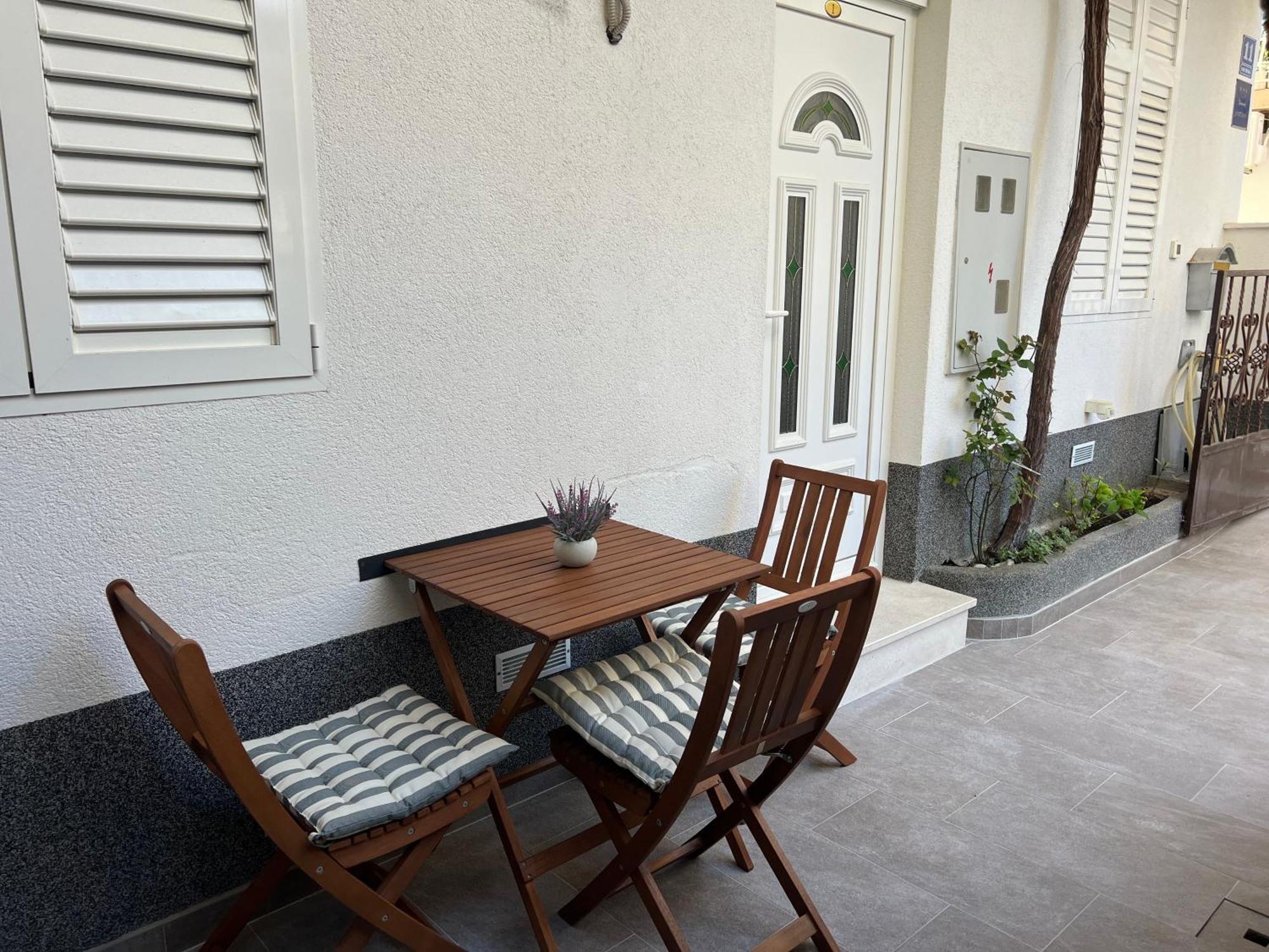 Story Apartment Baska Voda Luaran gambar