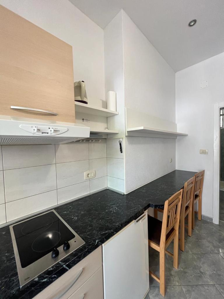 Story Apartment Baska Voda Luaran gambar